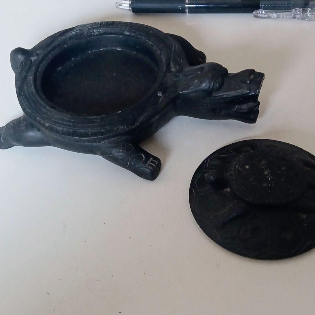 黒い石の亀砚台