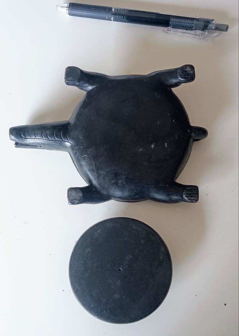 黒い石の亀砚台