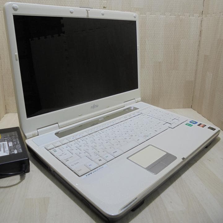 fujitsu BIBLO　AMD ／SSD／4GB／15.6／Win7