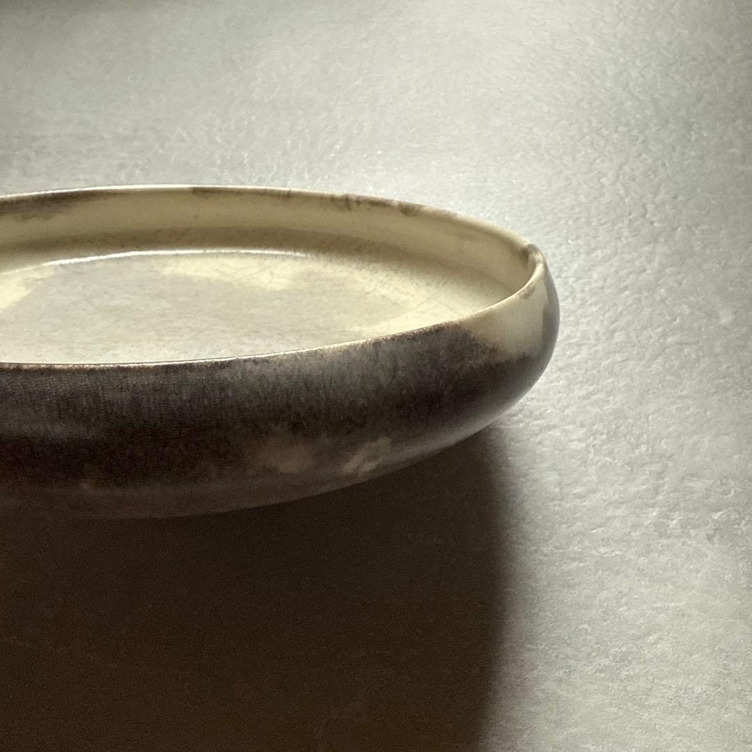 瀬川辰馬さん 炭化白釉 器