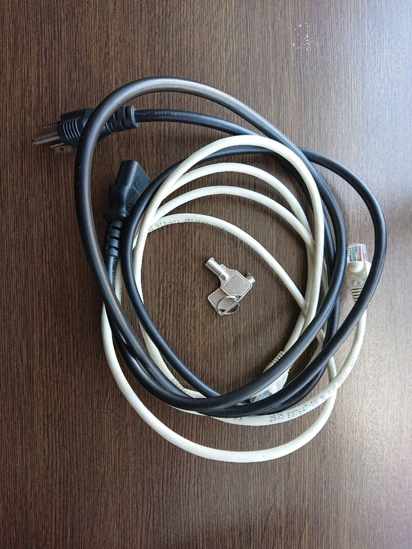 BUFFALO TS-X4.0TL/R5 4TB ケーブル、カギ