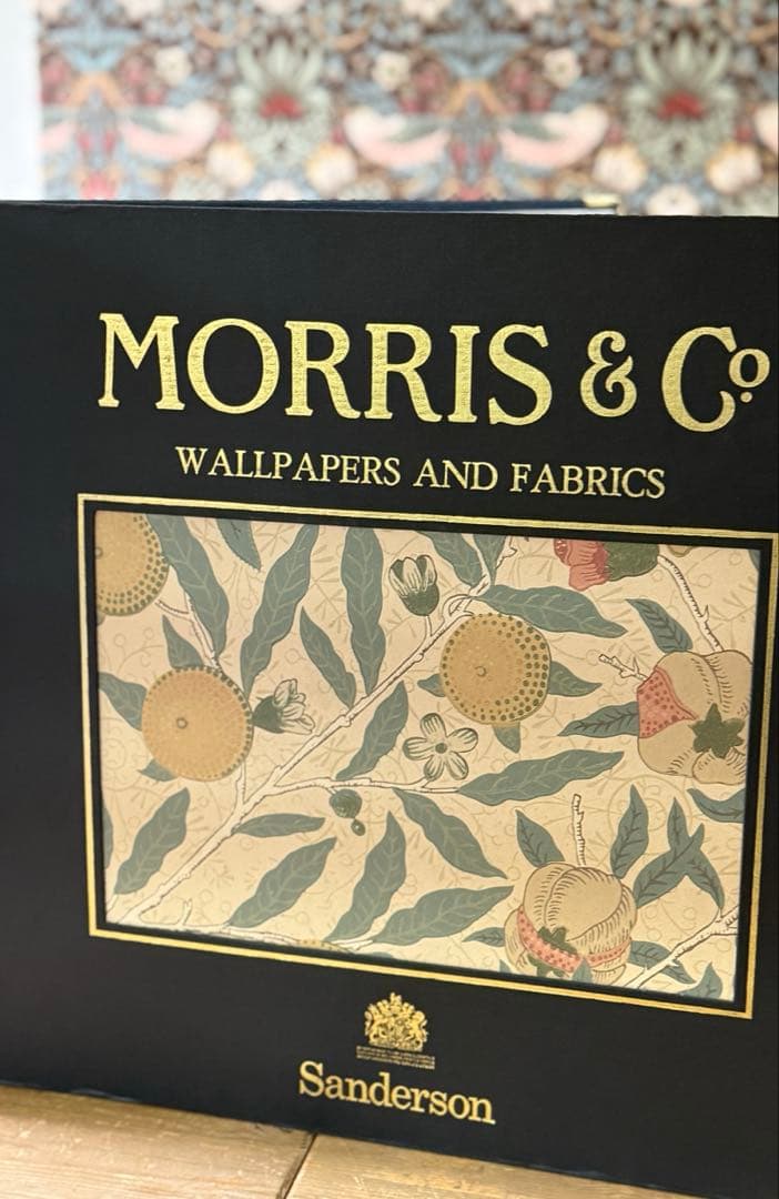 命が息づくモリスデザイン。眺めても飾っても美しい大型ビンテージカタログ。
