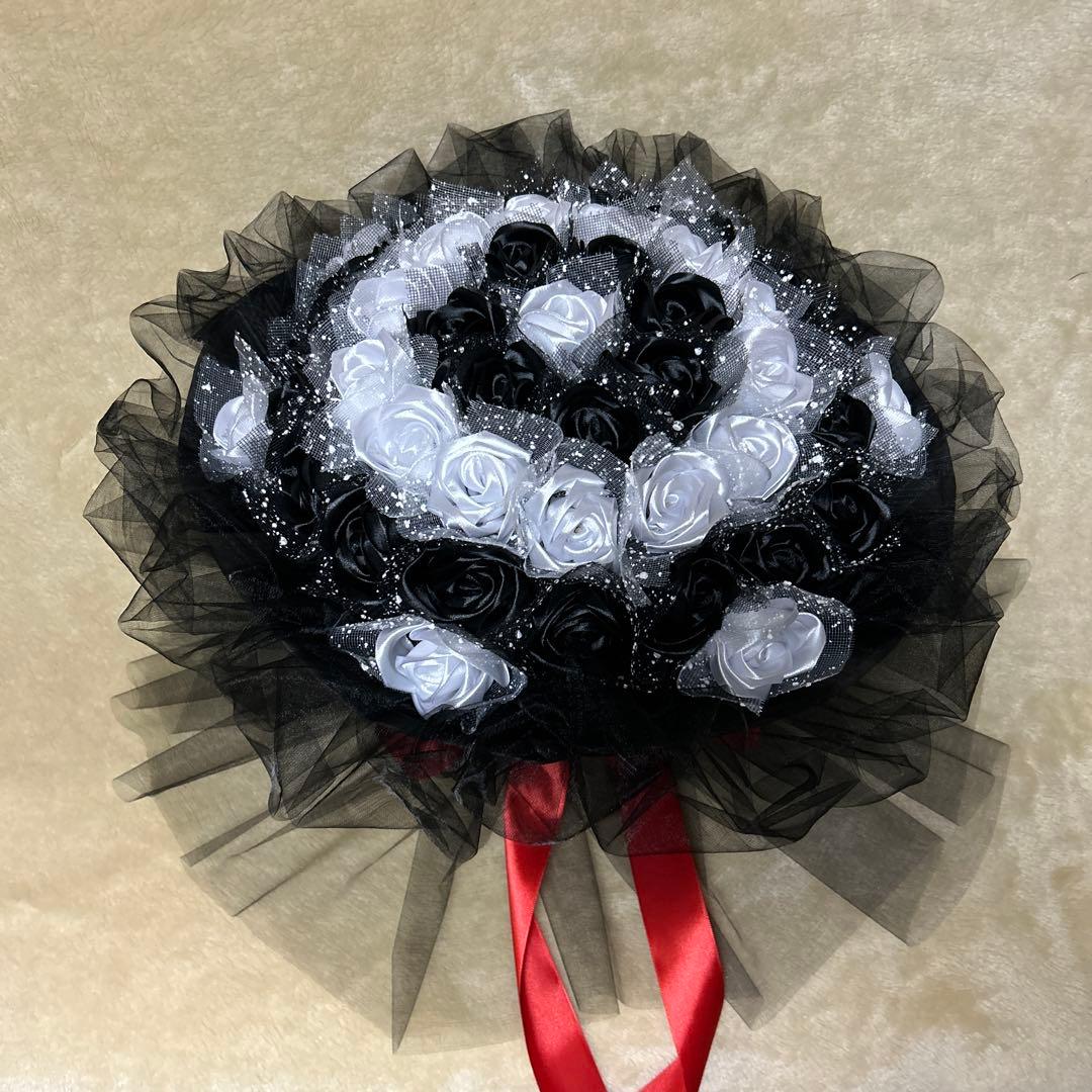 44本白黒バラブーケ　枯れない薔薇 プレゼント お祝い 特別な日 特別な人