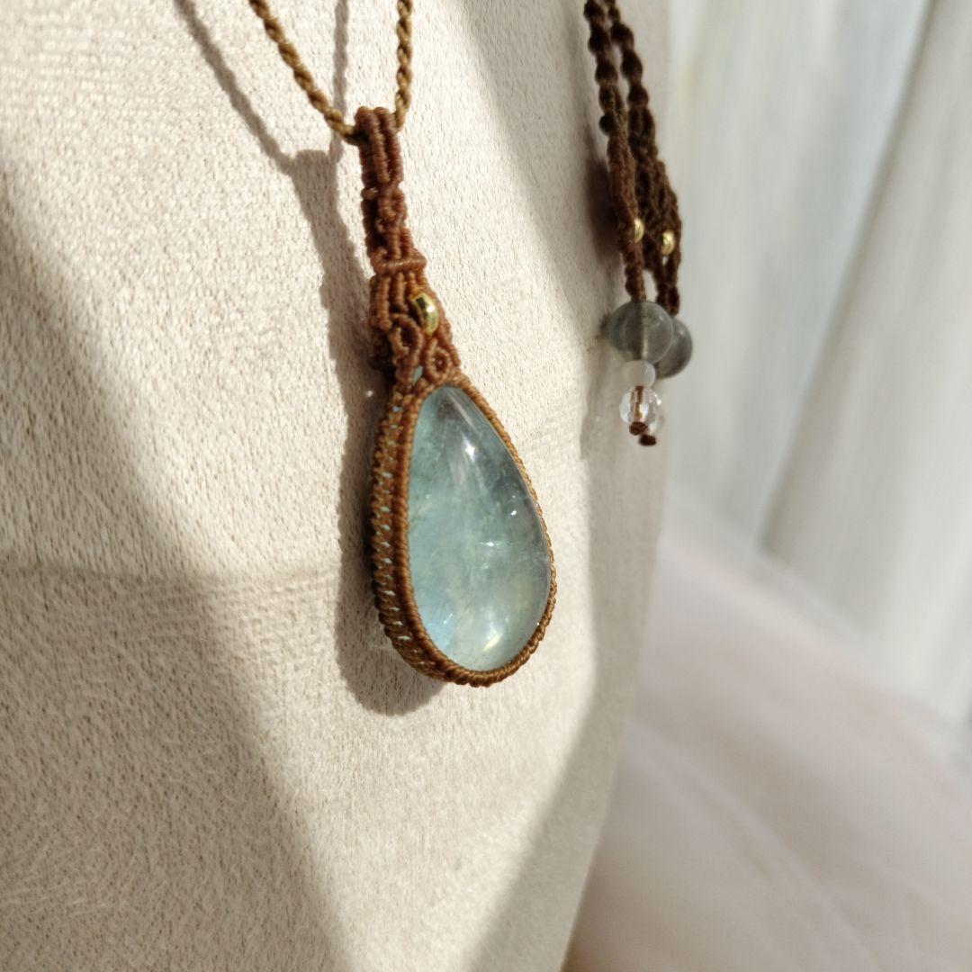 アクアマリン　マクラメ編みネックレス