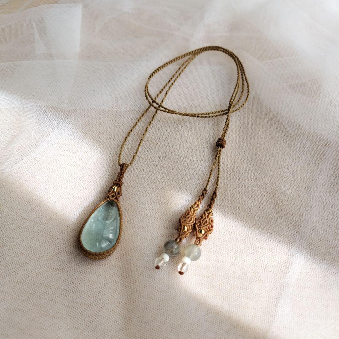 アクアマリン　マクラメ編みネックレス