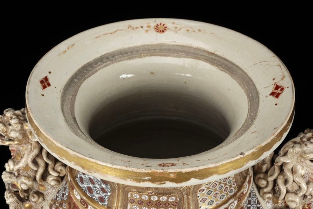 極上薩摩焼　薩摩　壺　古美術品獅子 香炉 飾壺 陶器 骨董 古美術 アート 花瓶