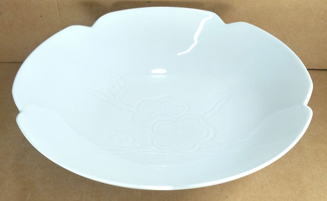 【本物保証】井上萬二(人間国宝) 白磁 彫文菓子鉢 共箱 栞2 美品 有田焼