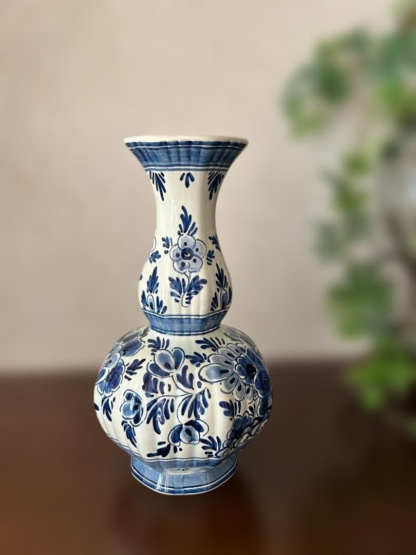 イギリス製　青と白の花柄 陶器製フラワーベース　手書き　高さ28cm