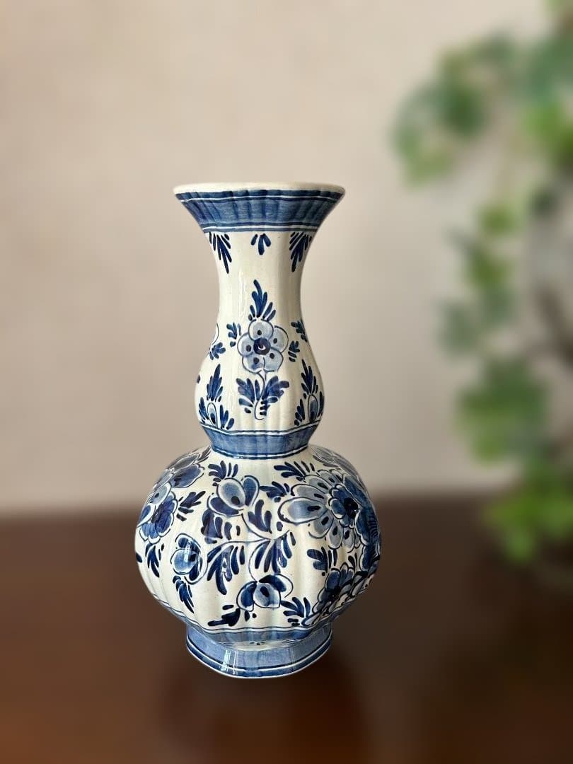 イギリス製　青と白の花柄 陶器製フラワーベース　手書き　高さ28cm