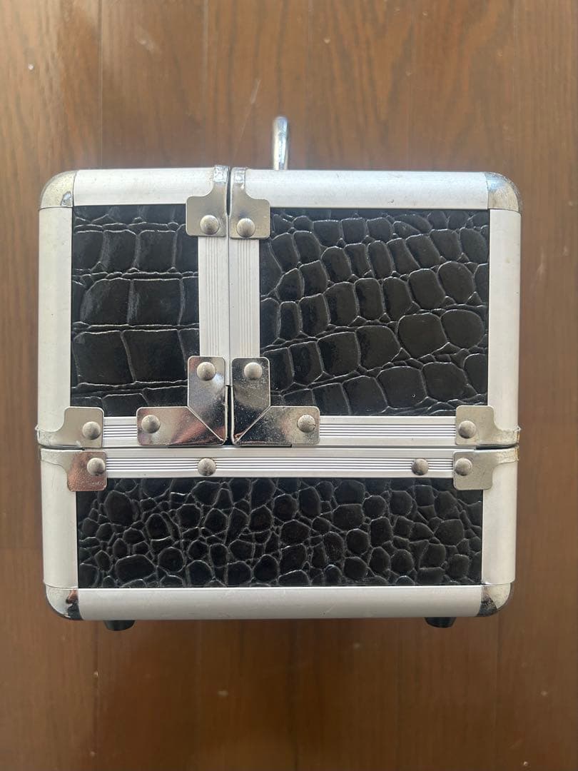 クロコダイルパターンケース　手提げ収納ケース　鍵付き3段式