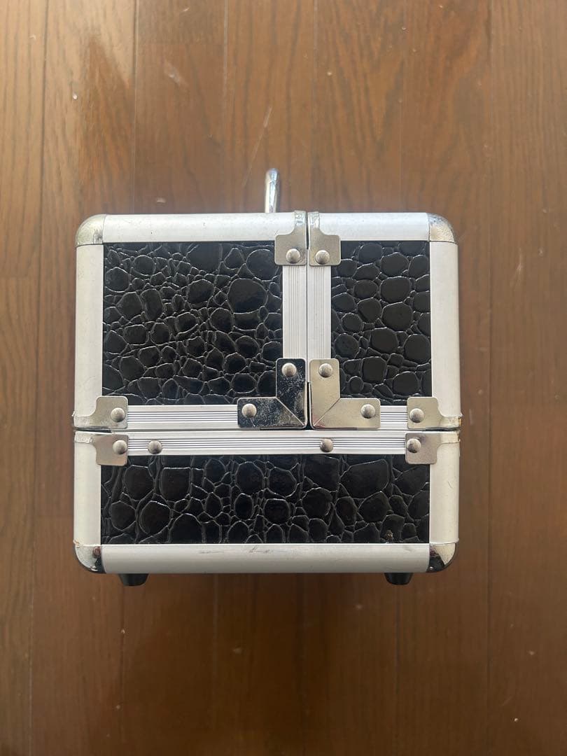 クロコダイルパターンケース　手提げ収納ケース　鍵付き3段式