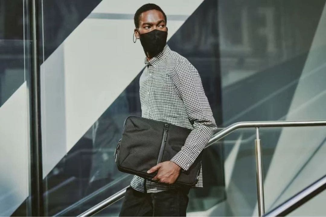 Aer Tech Folio16 16インチ クラッチバッグ