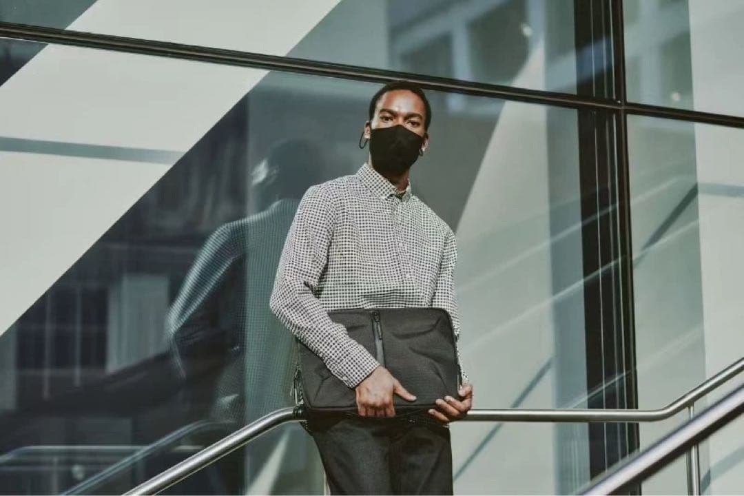 Aer Tech Folio16 16インチ クラッチバッグ