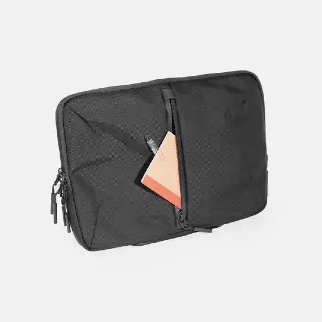 Aer Tech Folio16 16インチ クラッチバッグ