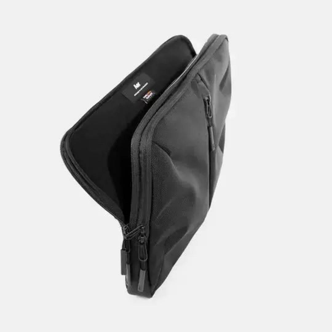 Aer Tech Folio16 16インチ クラッチバッグ