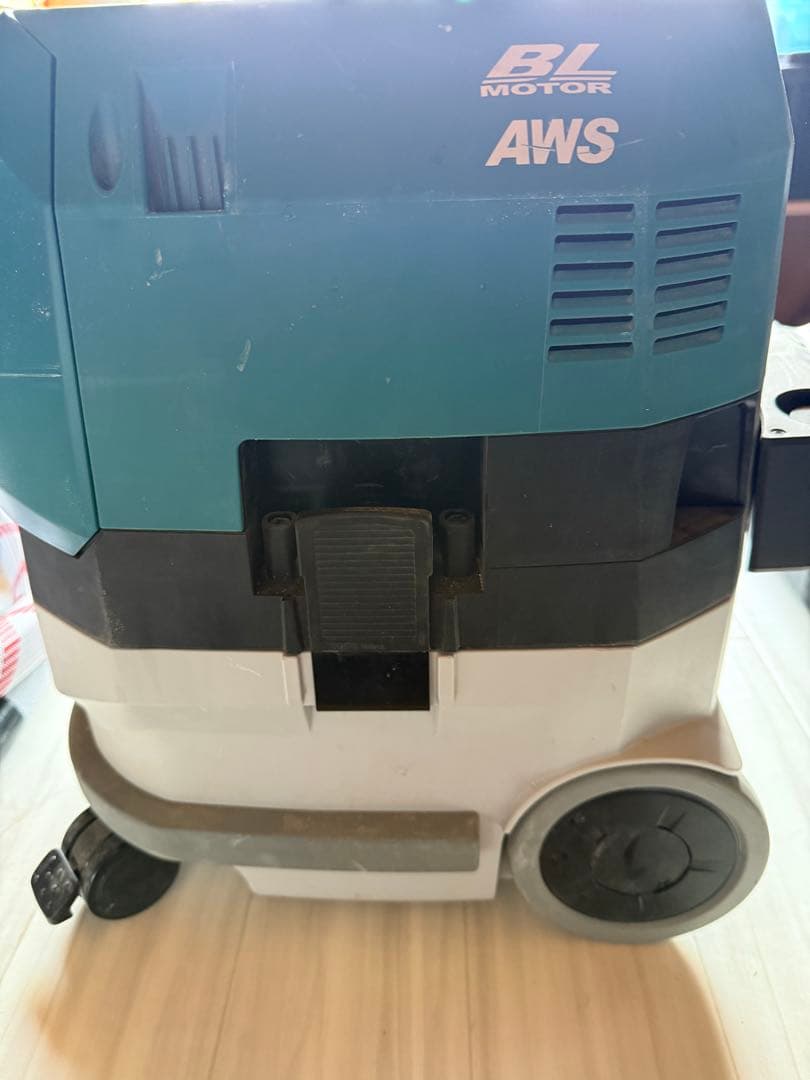 マキタ 40V 充電式集じん機 8L 無線連動対応 (粉じん専用)VC002GZ