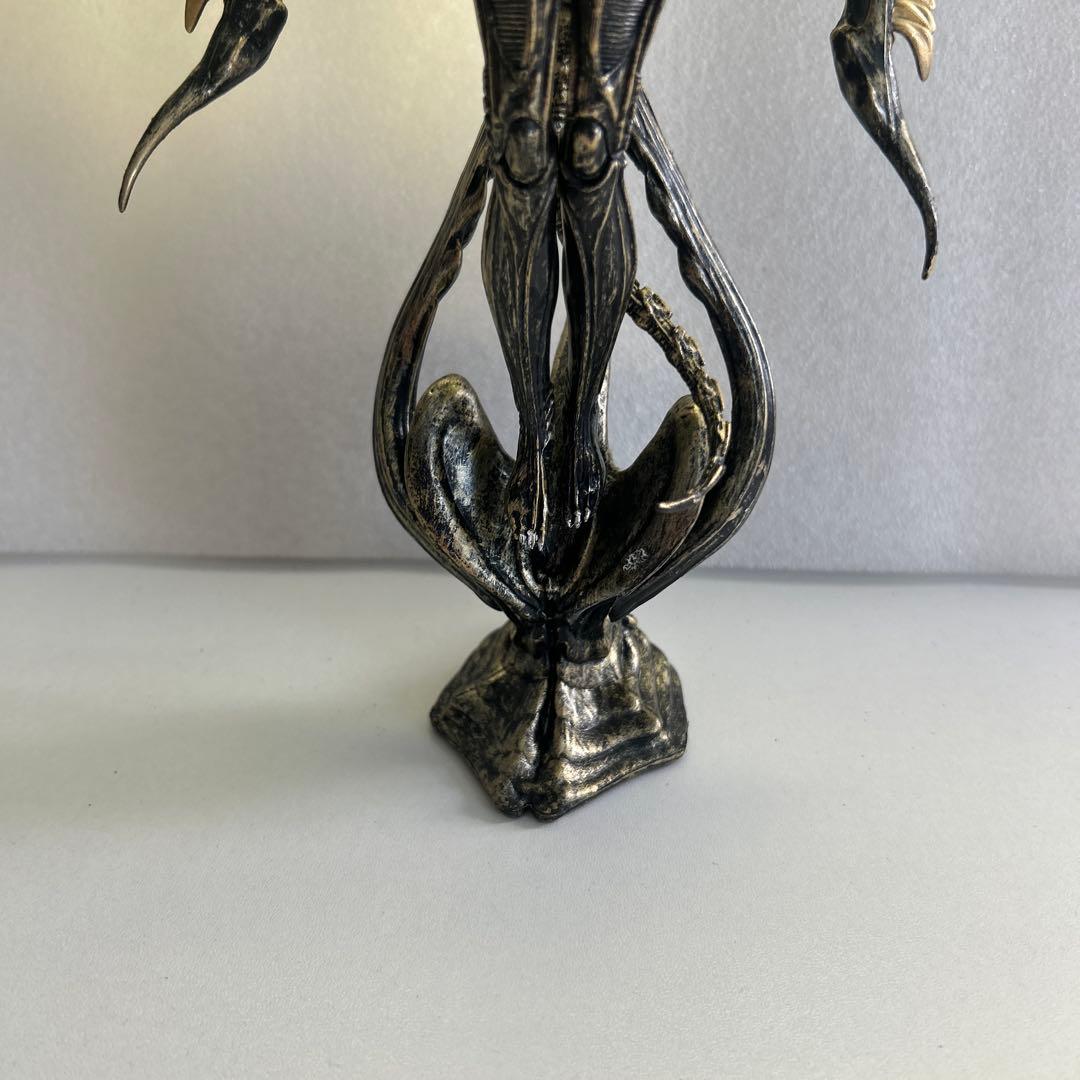 エイリアン　ゼノモーフ　仏教　フィギュア