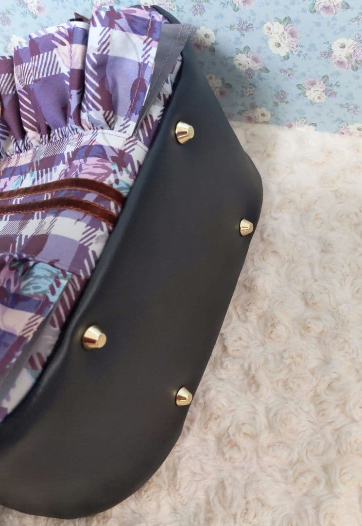 は*☆様 リバティ　カーラインレベル　フリル付ぽってりトート　フェイクレザー