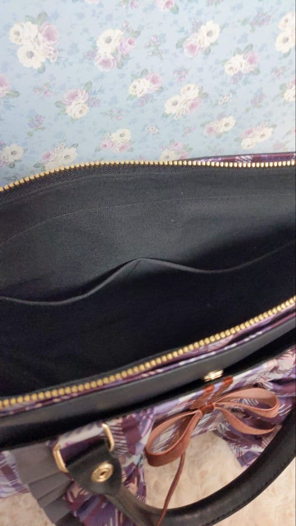 は*☆様 リバティ　カーラインレベル　フリル付ぽってりトート　フェイクレザー