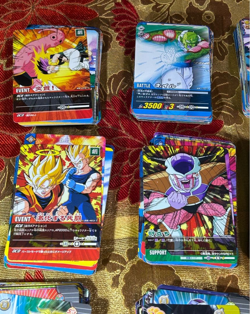 ドラゴンボールカード新旧、他種６３０枚＋シール1枚付きセット美品