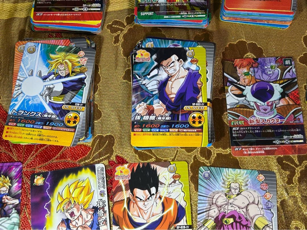 ドラゴンボールカード新旧、他種６３０枚＋シール1枚付きセット美品