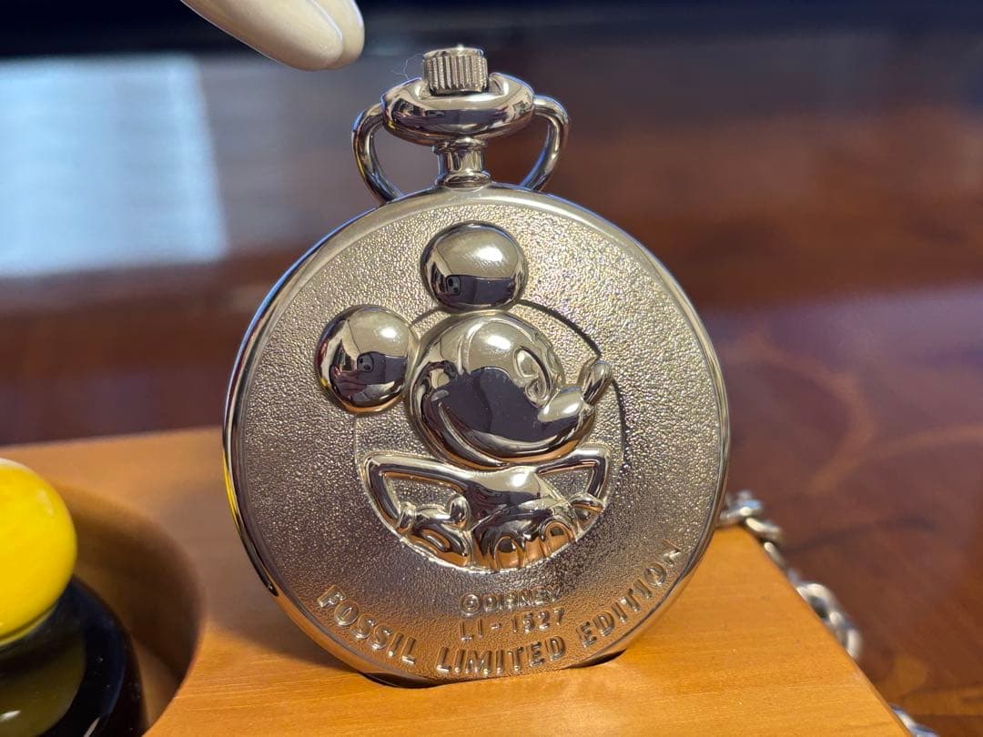 コメント詳細あり。 FOSSIL 10000個限定 ディズニー ミッキー懐中時計