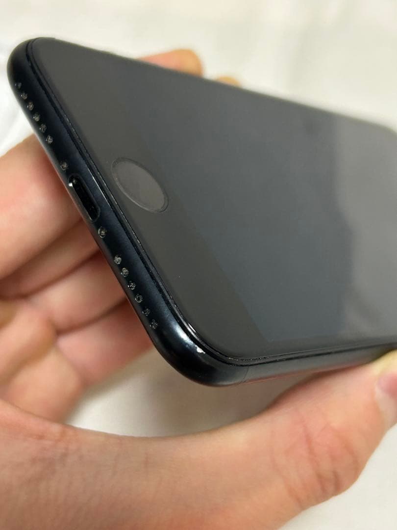 Apple iPhone SE 第2世代ブラック 本体