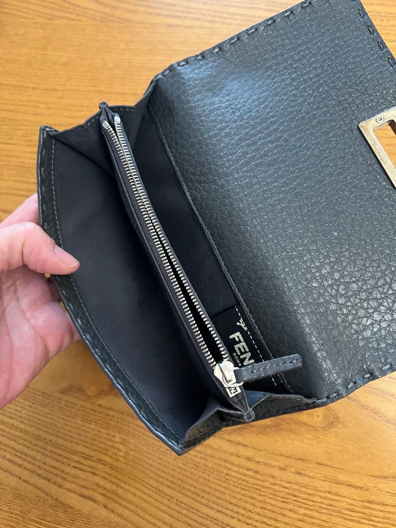 FENDI ピーカブー　長財布