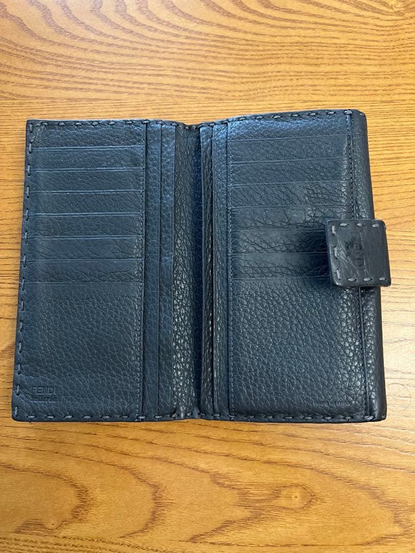FENDI ピーカブー　長財布