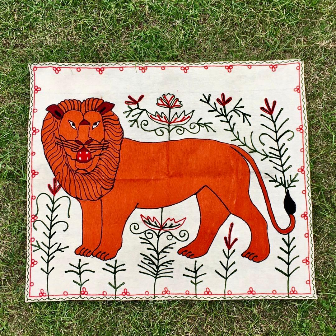★新品★インドハンドメイド刺繍タペストリーラグ★ビンテージ古布★ラジャスタン獅子