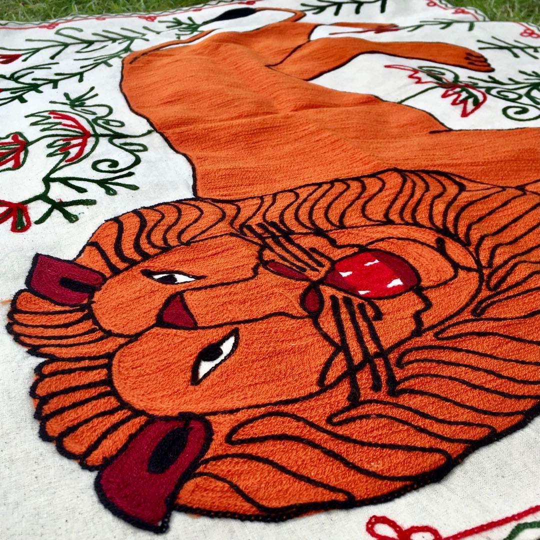 ★新品★インドハンドメイド刺繍タペストリーラグ★ビンテージ古布★ラジャスタン獅子