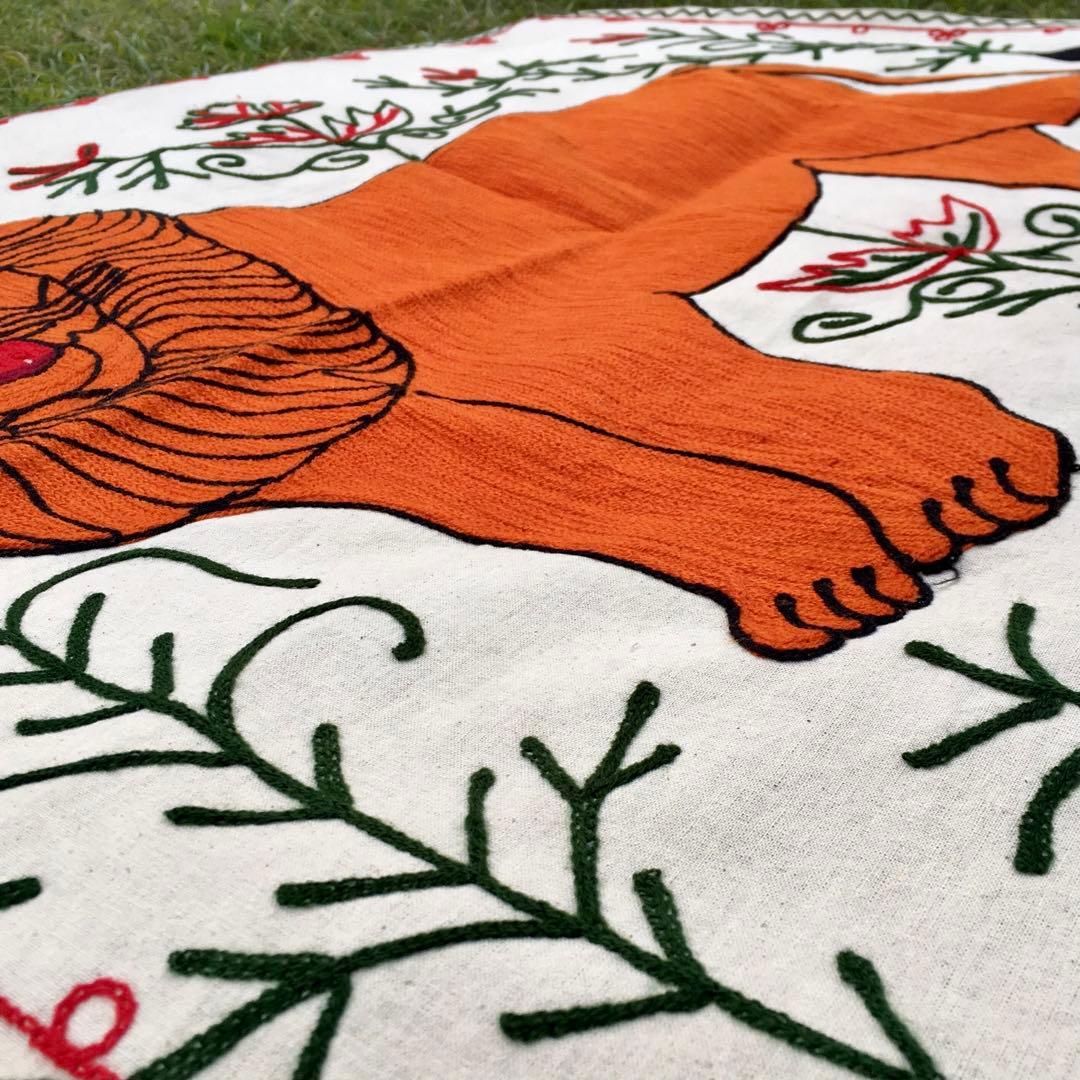 ★新品★インドハンドメイド刺繍タペストリーラグ★ビンテージ古布★ラジャスタン獅子
