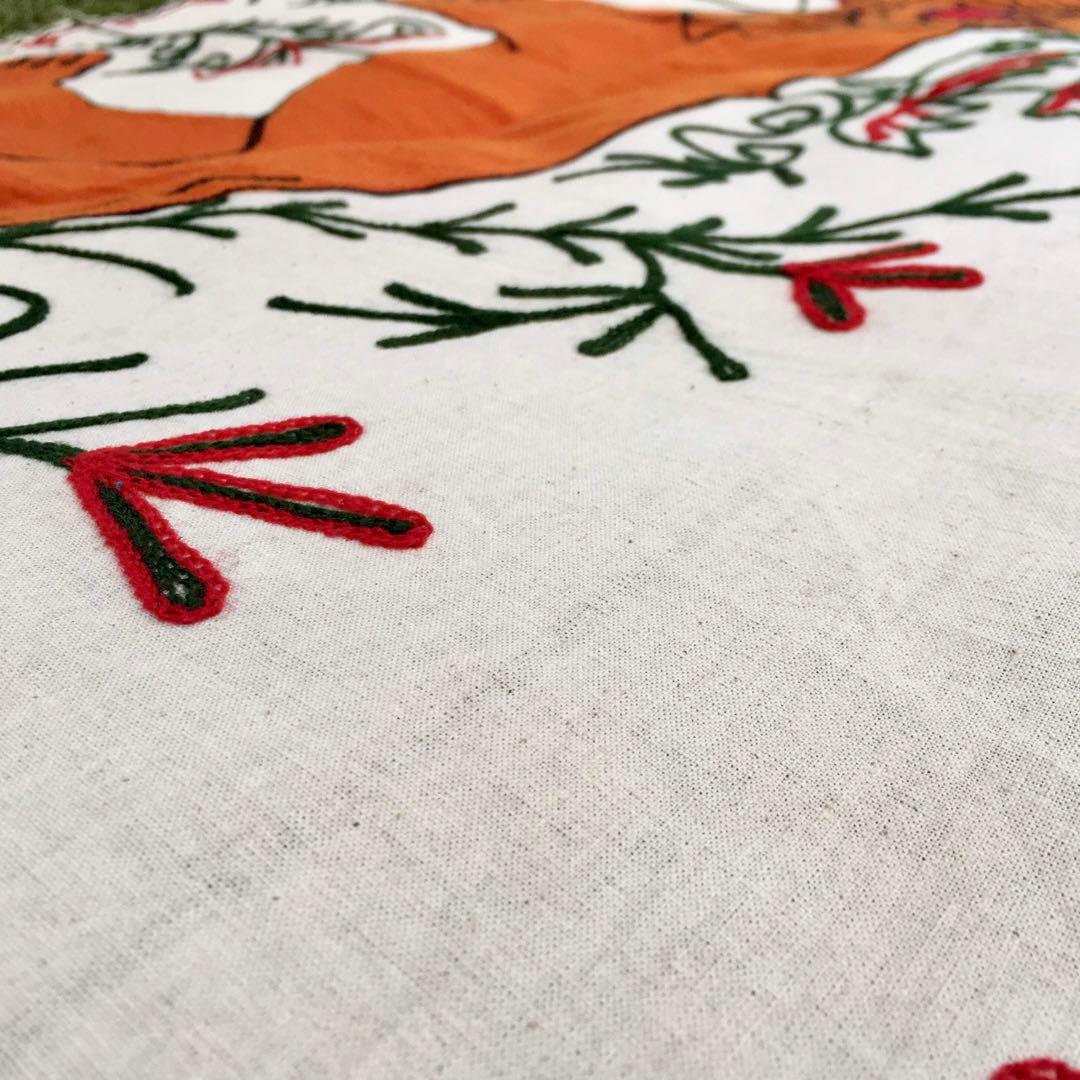 ★新品★インドハンドメイド刺繍タペストリーラグ★ビンテージ古布★ラジャスタン獅子