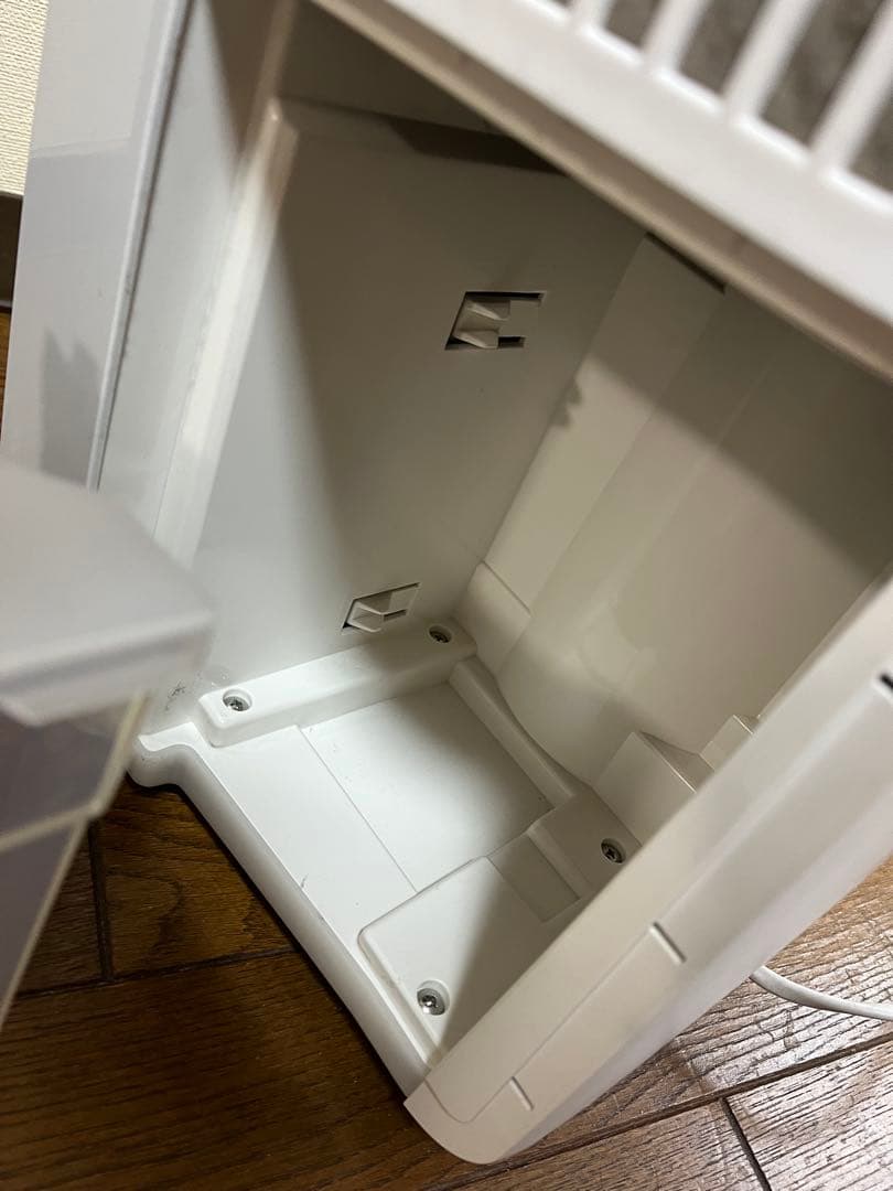 a*u様 や*ち様 除湿機　シャープ　SHARP CM-N100-W