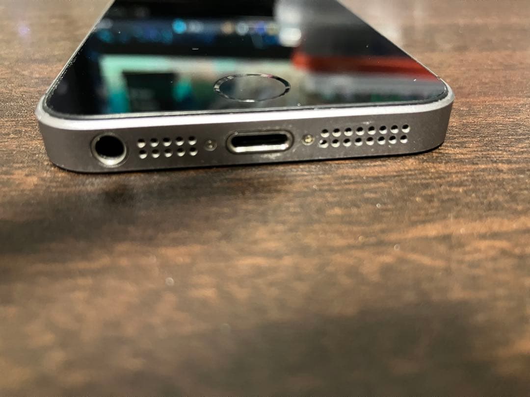 Apple iPhone SE (第1世代) 64GB スペースグレイ