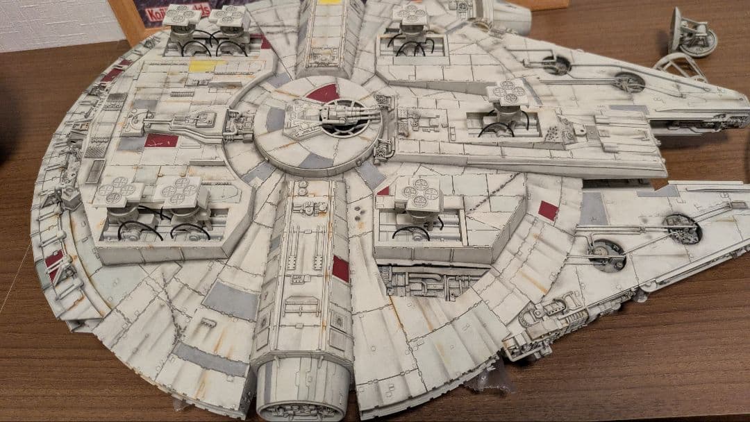 ミレニアム・ファルコン 1/72 完成品　レベル社製