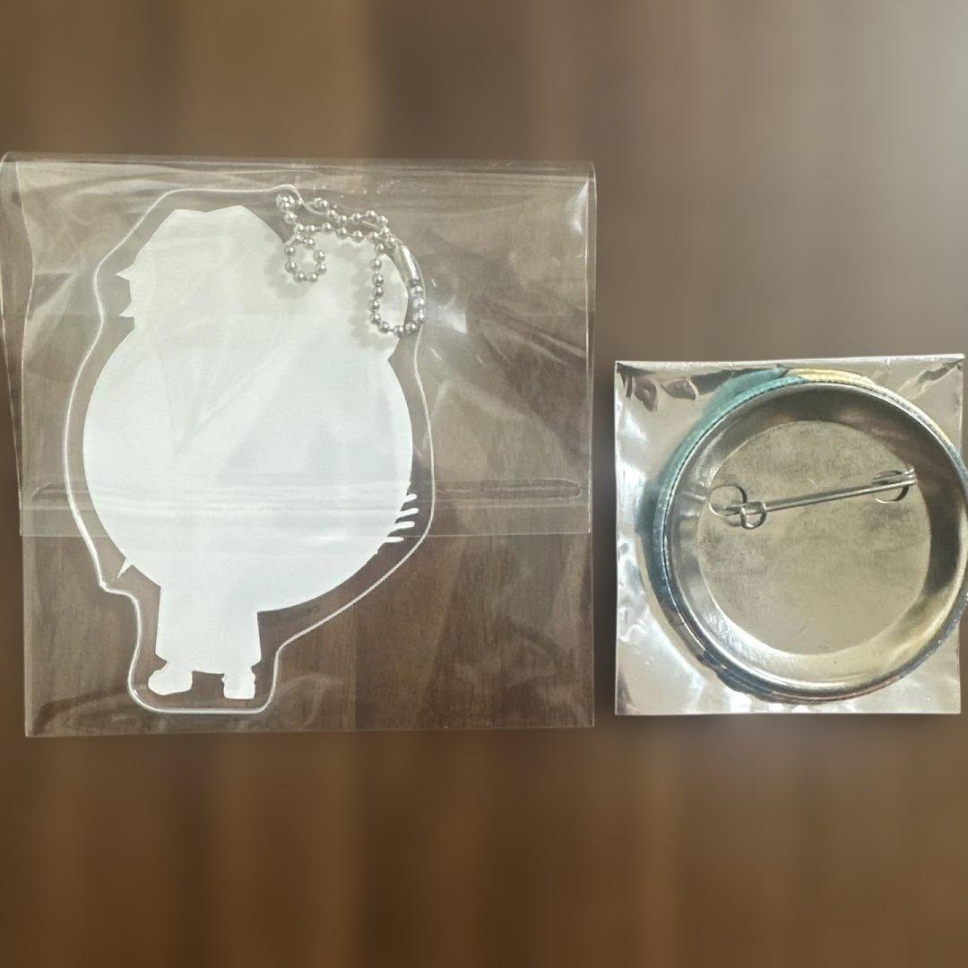 鬼滅の刃　お月見　冨岡義勇　アクリルチャーム　缶バッジ　2点セット