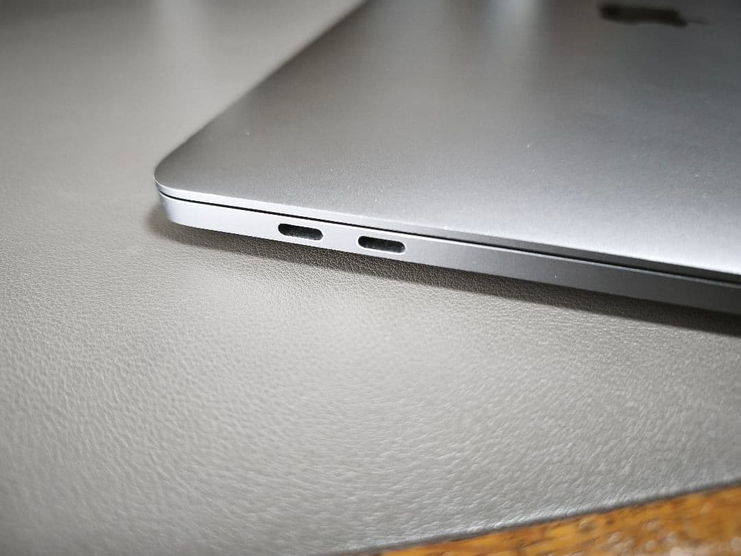 MacBook pro2017 13.3インチ (Touch Bar搭載)