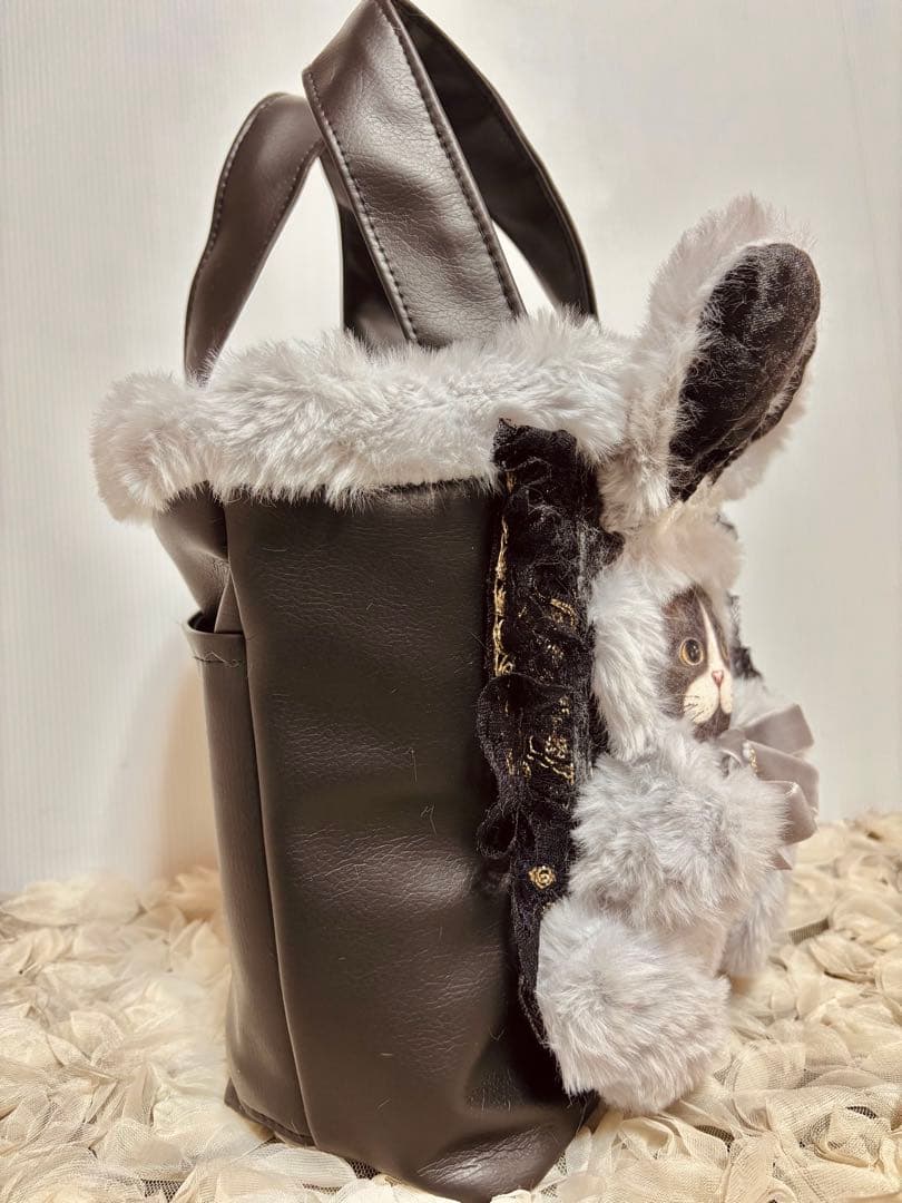 コヤンイサムチョン　フェイクレザーブラックのトートバッグ