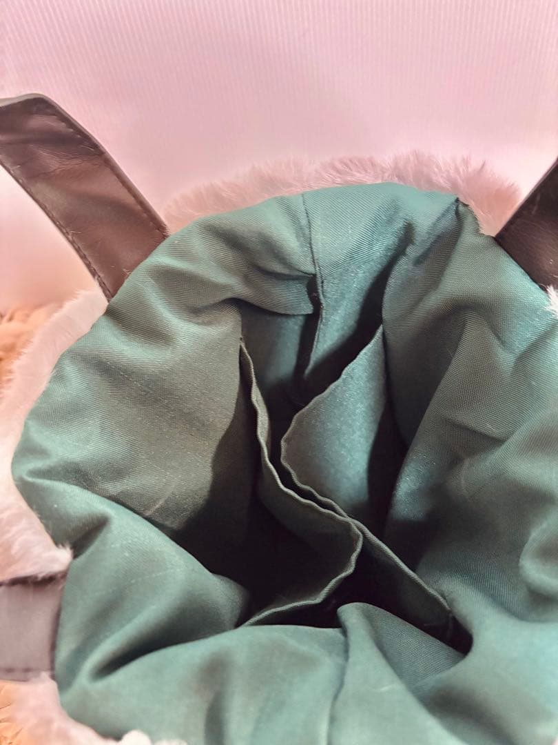 コヤンイサムチョン　フェイクレザーブラックのトートバッグ