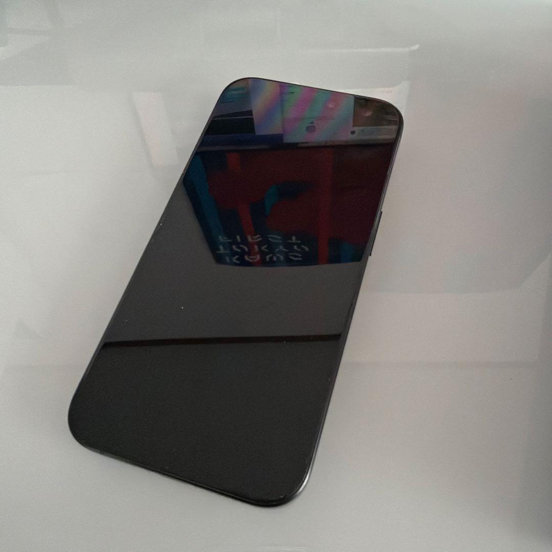 Apple iPhone 15 Pro ブラックチタニウム / 256GB