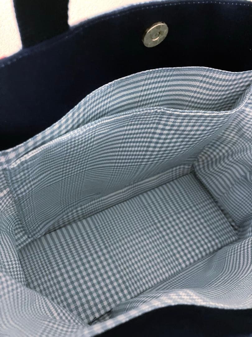 お取り置きです メソンドクチュール、アリス柄　バッグとポーチ