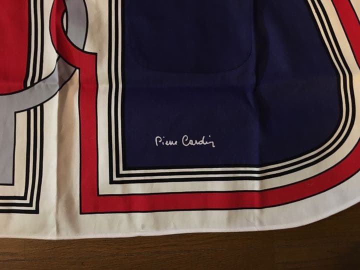 ビンテージならではの「ピエール・カルダン」の作風を象徴するエプロン
