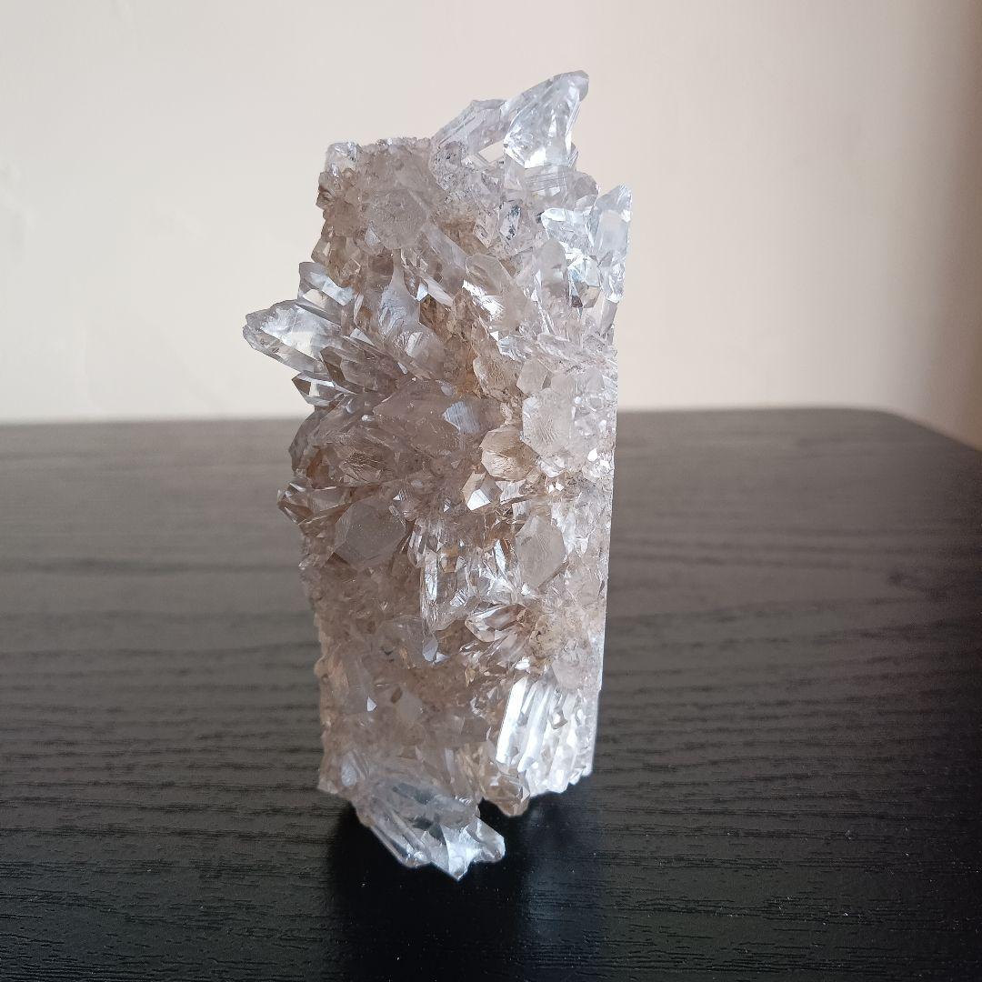 リス　天然クリスタル生石　クラスター　彫物