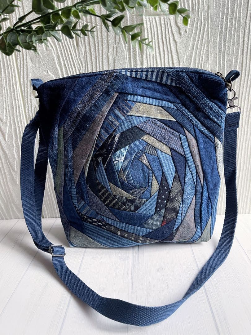 【ショルダーバッグ】斜めがけバッグ　藍染　調節可能ベルト　パッチワーク