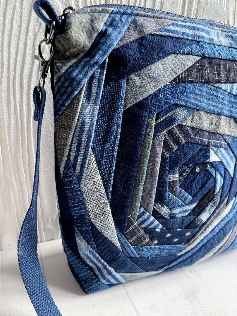 【ショルダーバッグ】斜めがけバッグ　藍染　調節可能ベルト　パッチワーク