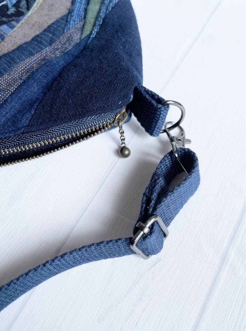 【ショルダーバッグ】斜めがけバッグ　藍染　調節可能ベルト　パッチワーク