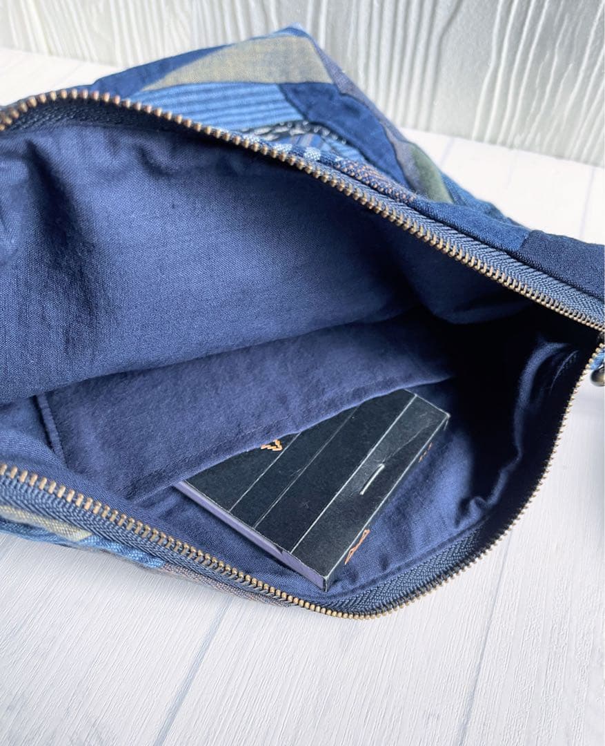 【ショルダーバッグ】斜めがけバッグ　藍染　調節可能ベルト　パッチワーク