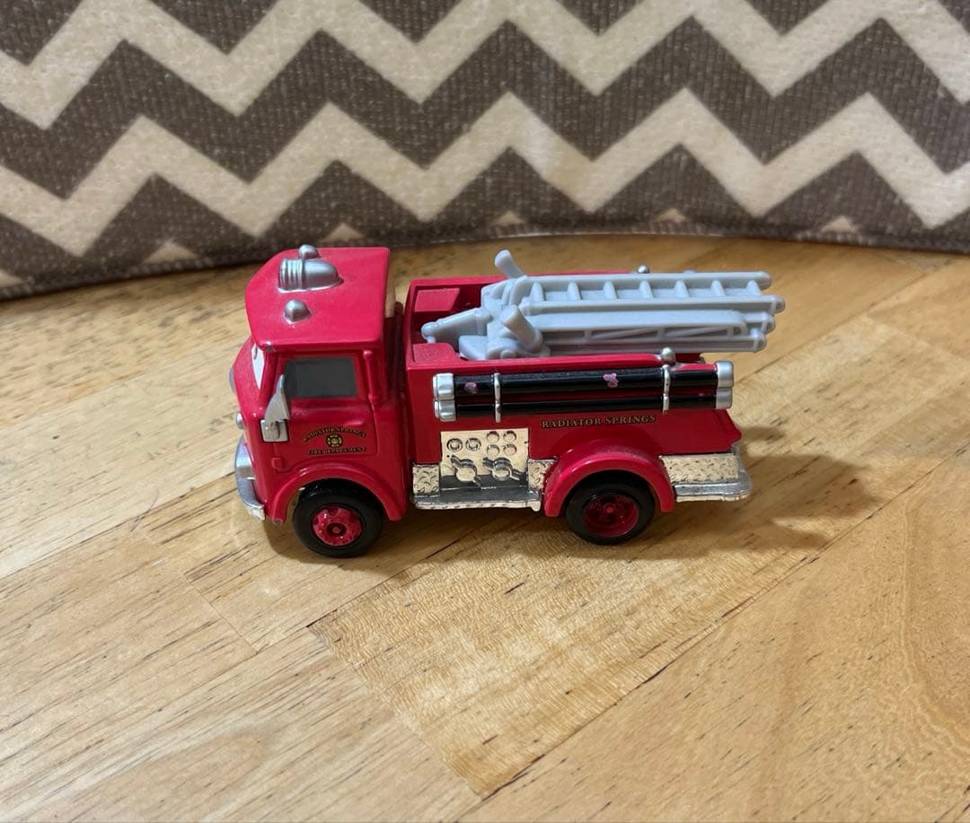 マテル　カーズ　サリー　レッド　シェリフ　ミニカー 3台セット