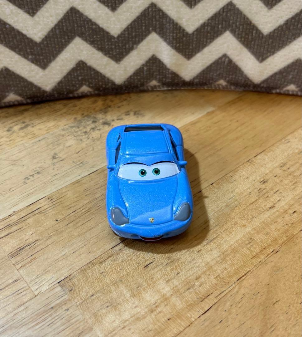 マテル　カーズ　サリー　レッド　シェリフ　ミニカー 3台セット